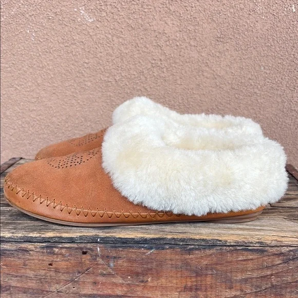 Tory Burch Cozy Tan Suede Slippers with Cream Fur Lining - Picture 1 of 8